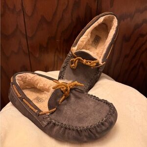 UGG Moccasins Women’s Size 6
